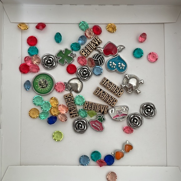 SET OF 2 FLOATING CHARM LOCKET AND NECKLACE - Picture 6 of 7